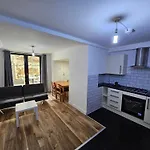 London E1 Apartment