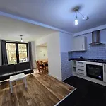 London E1 Apartment