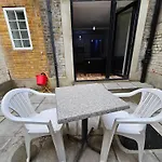 London E1 Apartment