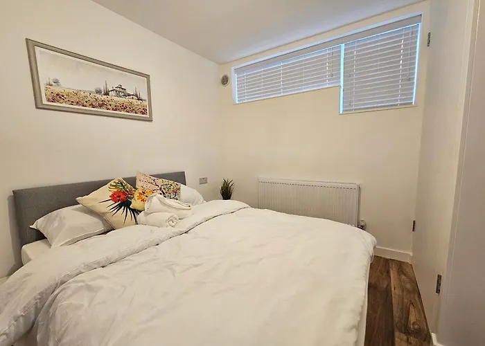 London E1 Apartment