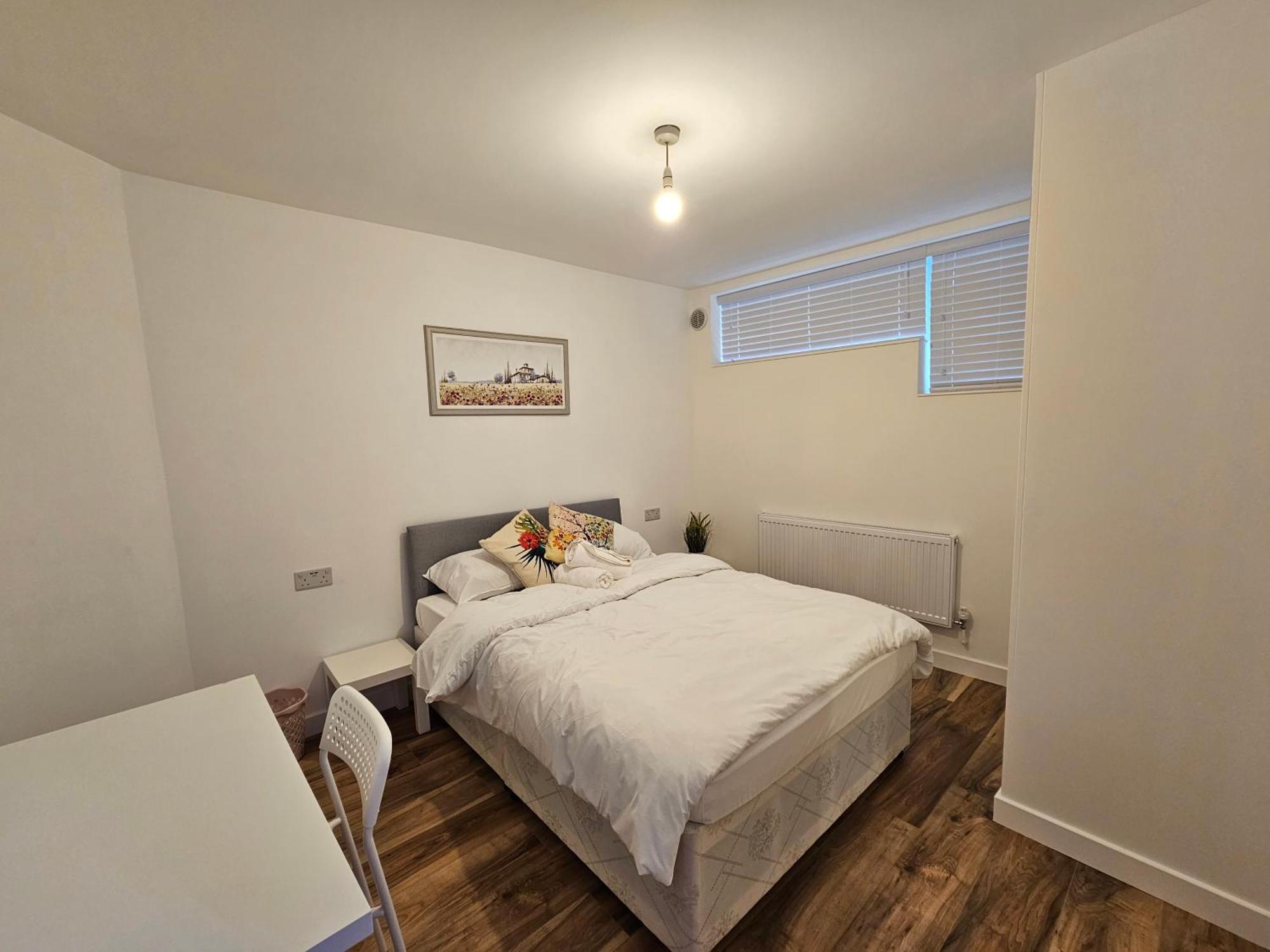 E1 London