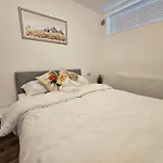 London E1 Apartment